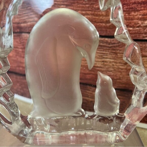 Art Glass Penguin Decor Engraved Etched Paperweight - Picture 2 of 10